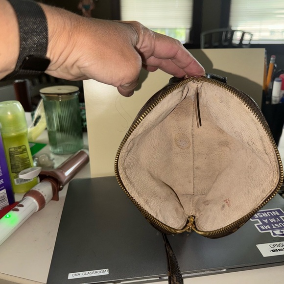 Louis Vuitton make up bag - Picture 3 of 4